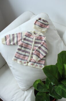 Kinder Strickwesten-Set in Rosa, Bordeaux, Grau und Weiß für Kinder