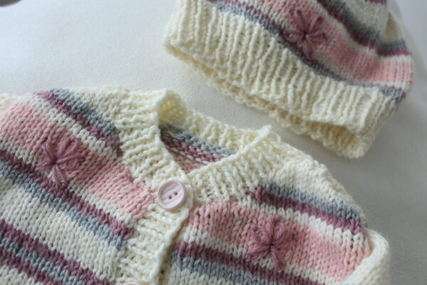 Kinder Strickwesten-Set in Rosa, Bordeaux, Grau und Weiß für Kinder - Image 6
