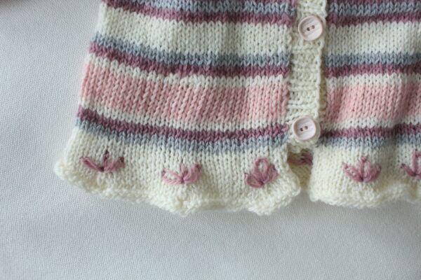 Kinder Strickwesten-Set in Rosa, Bordeaux, Grau und Weiß für Kinder - Image 5