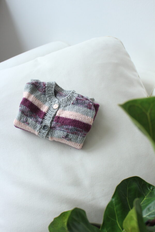 Kinder Strickwesten-Set in Grau, Lila und Rosa für Kinder - Image 2