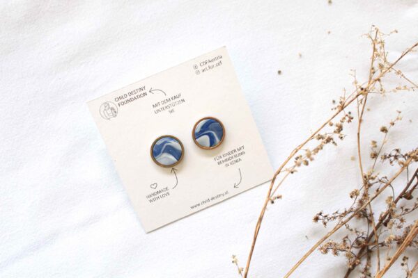 Ohrstecker: blau-weiß mit Fassung