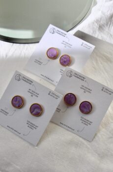 Ohrstecker: lila mit Fassung