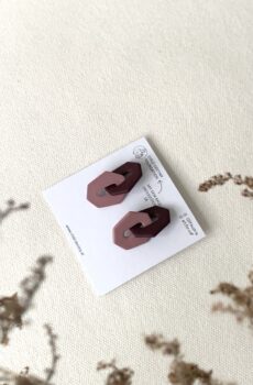 Geometrische Glieder-Ohrringe – dunkelrot / altrosa