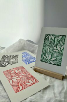 Handgedruckte Linolschnitt-Postkarte „Leaflines“ | A6